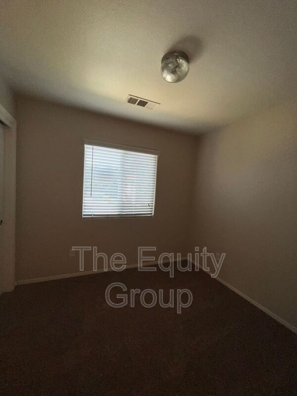 Building Photo - 2521 W Lark Ave