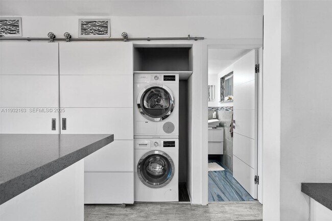 Building Photo - 4000 NE 170th St