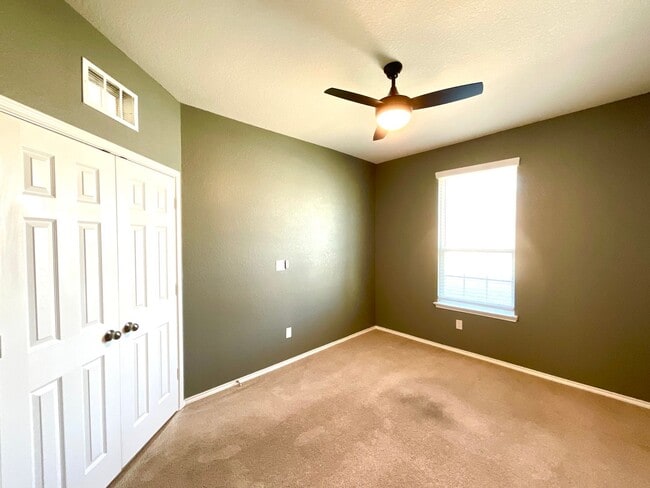 Building Photo - **APPLICATION RECEIVED** AVAILABLE NOW- Energy-Efficient 4/3 Home with Solar Panels & Pool Access!