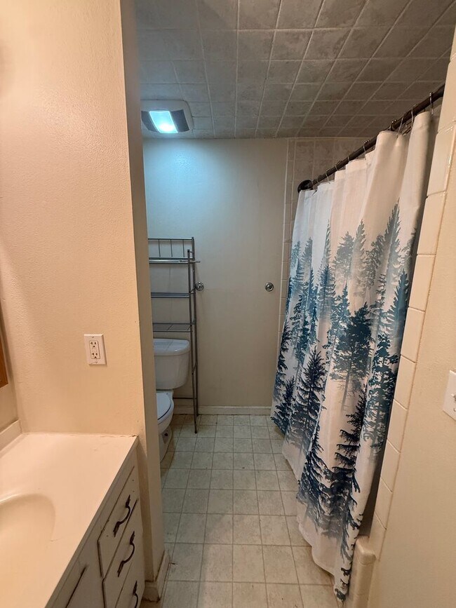 Building Photo - Charming 2-Bedroom Corner Lot Home in Cheney!