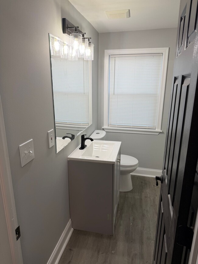 Building Photo - 1271 Limit Ave