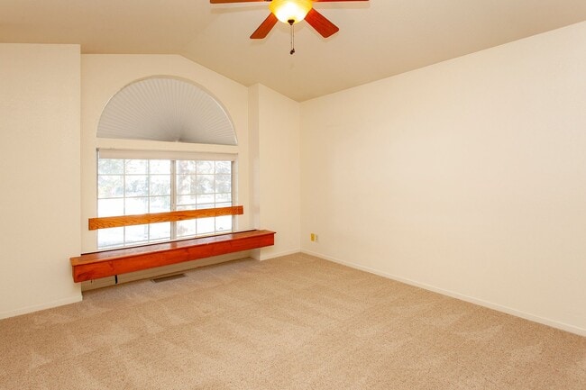 Building Photo - 3654 Hemlock Way