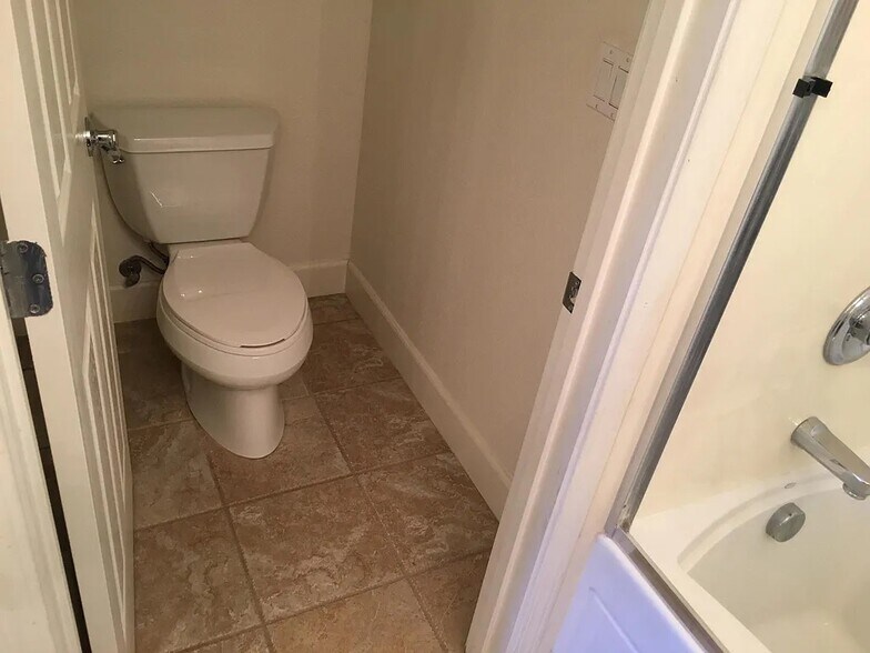 Building Photo - 1061 Pearl Terrace