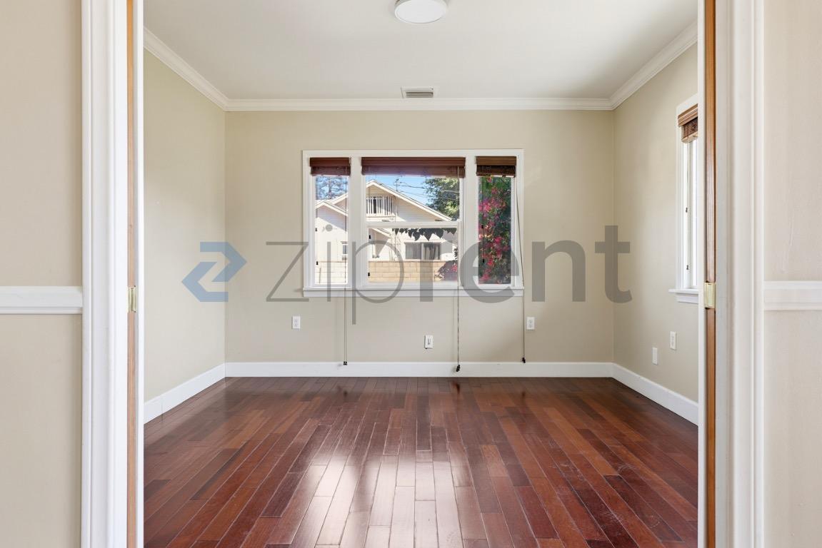 Building Photo - Unit