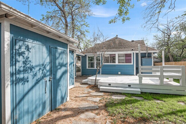 Building Photo - 320 Coronado St