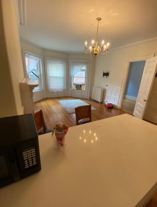 Building Photo - 869 Beacon St