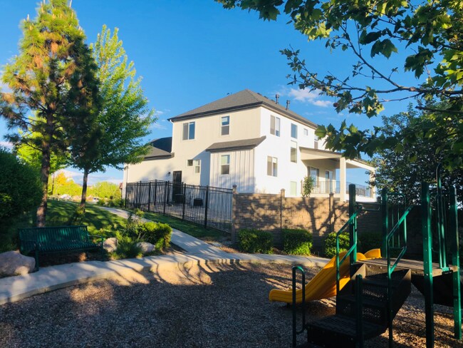 Building Photo - 4487 N Foxtrail Cir