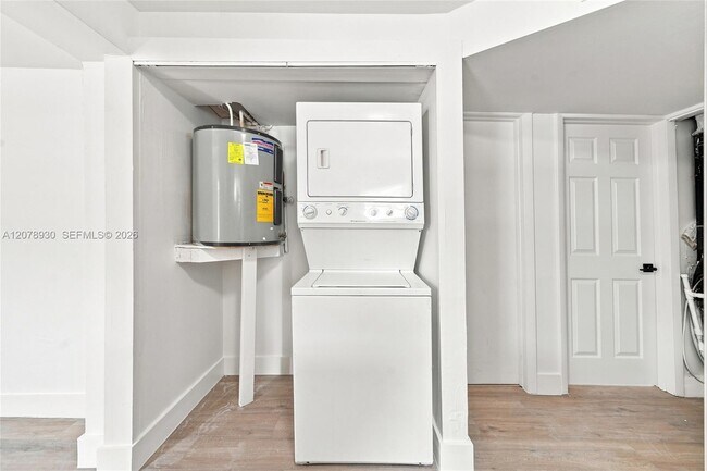 Building Photo - 402 NW 44th Ave