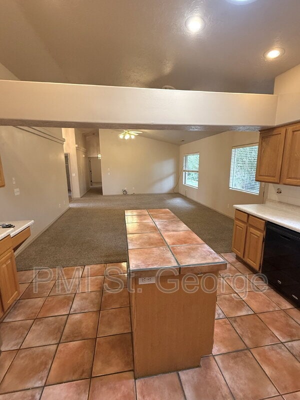 Building Photo - 1569 Tamarisk Dr