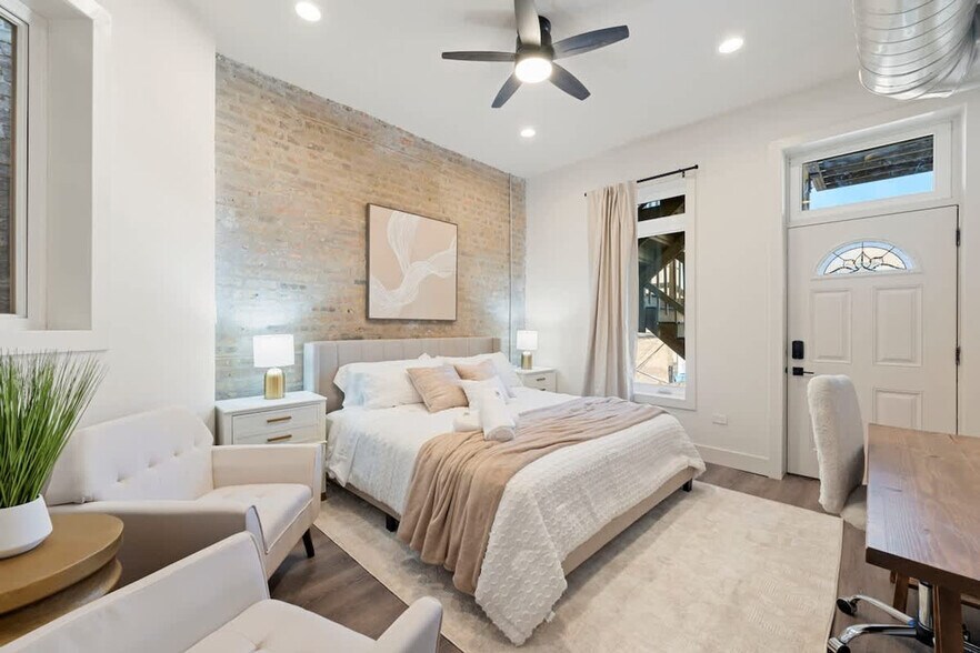 Building Photo - 1543 N Claremont Ave