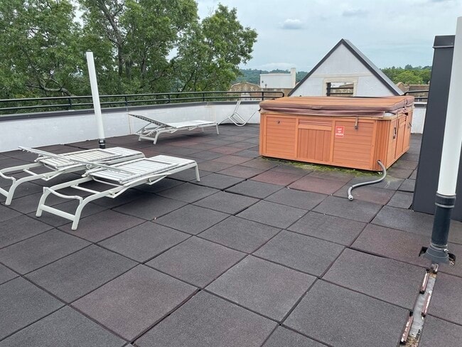 Building Photo - 1933 Commonwealth Ave