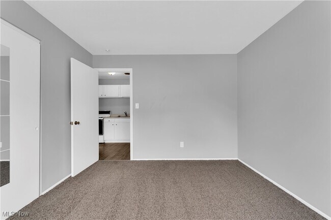 Building Photo - 1415 Wyandotte Ave