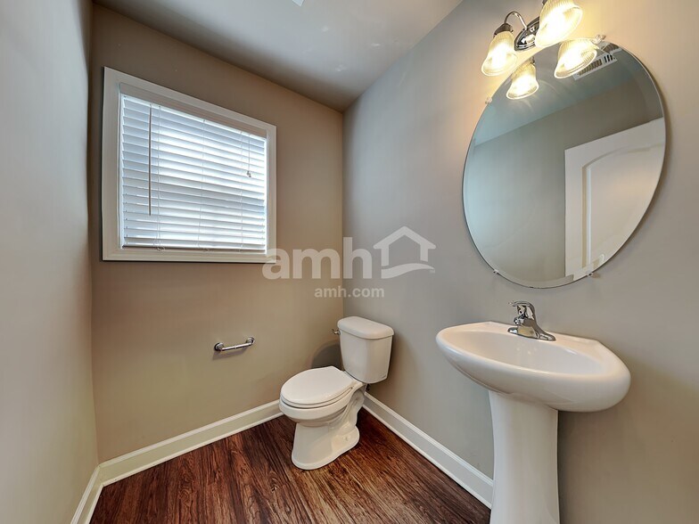 Building Photo - 200 N Wentworth Dr