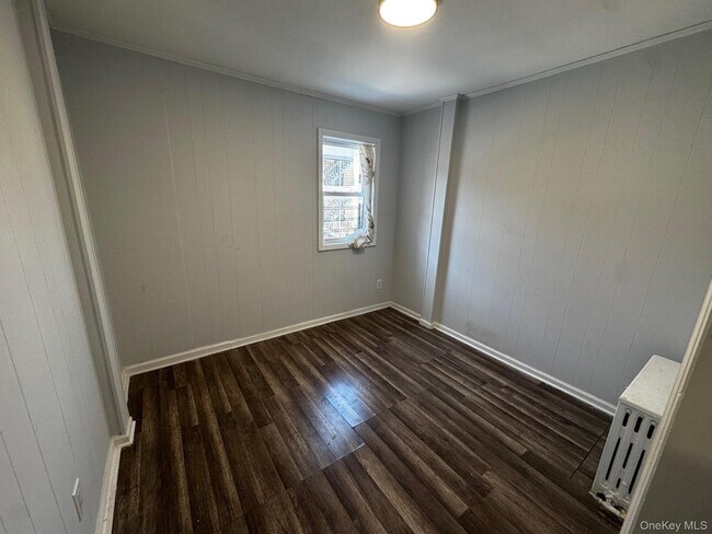 Building Photo - 157 Linden St