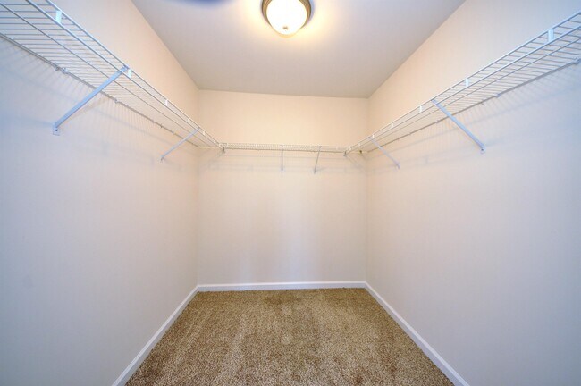 Building Photo - 667 Lakewood Dr
