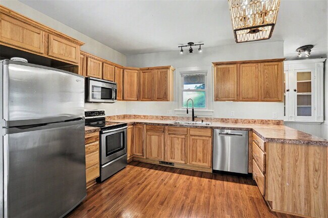 Building Photo - Updated farmhouse with privacy and views