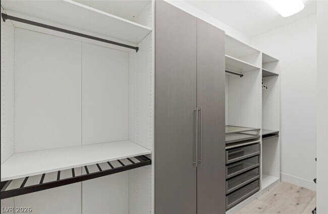 Building Photo - 47 Pristine Glen St