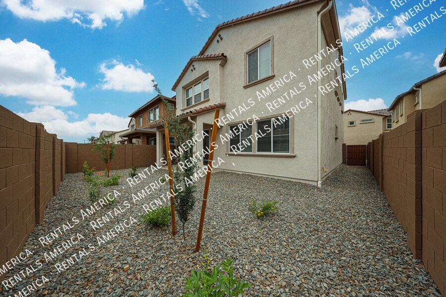 Building Photo - 10151 E Ulysses Ave