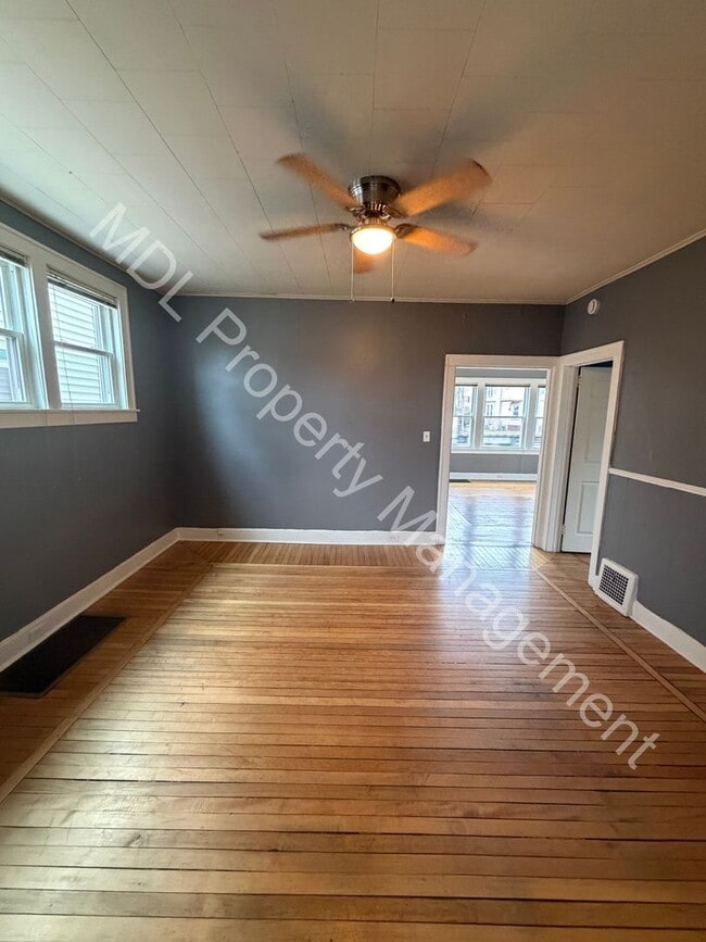 Building Photo - Spacious 2 bedroom Lower Level Duplex!!!