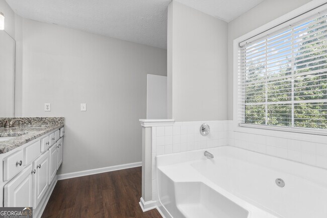 Building Photo - 1616 Amhearst Oaks Ct