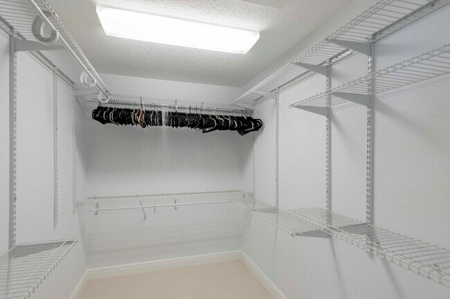 Building Photo - 2289 Windsor Rd