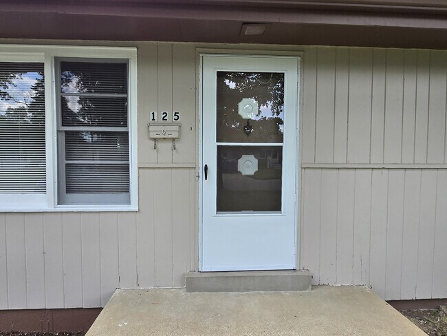 Building Photo - 125 Florisota Dr