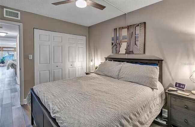 Building Photo - 661 Poinsettia Ave