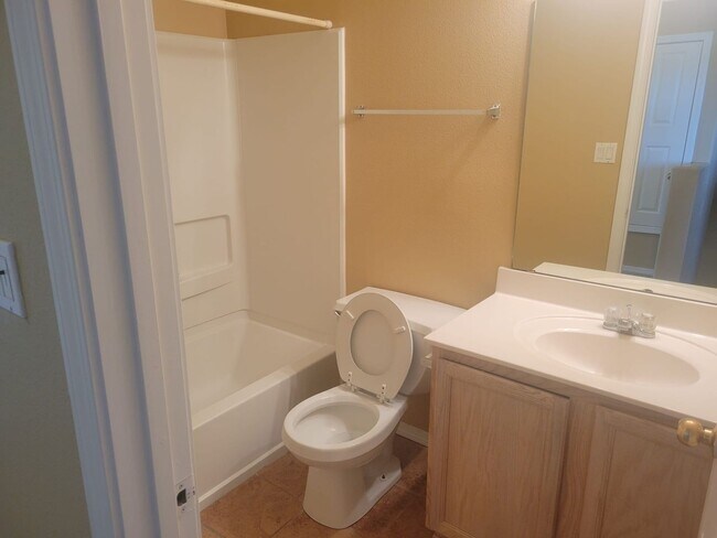 Building Photo - Spacious 4 Bedroom Home in Ventana Ranch. Upstairs living space! Great location!