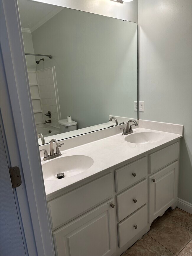 Primary bathroom suite with double vanities - 3406 Margrave Rd