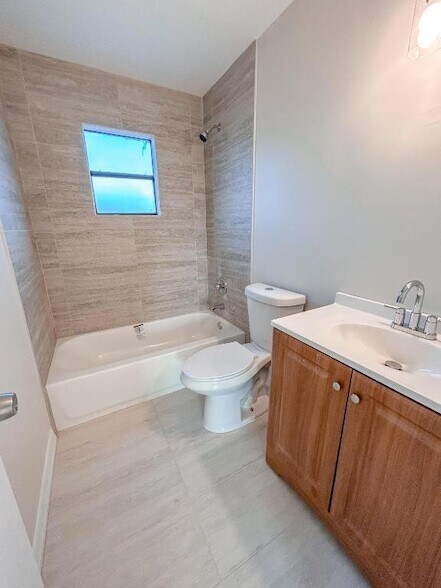 Building Photo - 1901 SW McAllister Ln