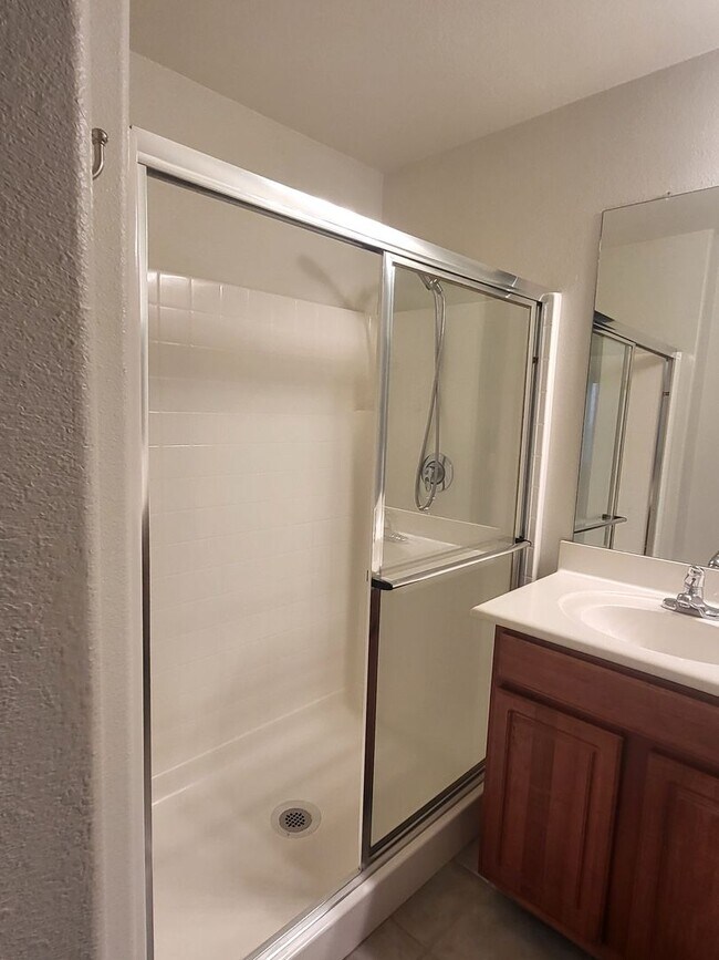 Building Photo - Unfurnished Resort Like Condo available No...