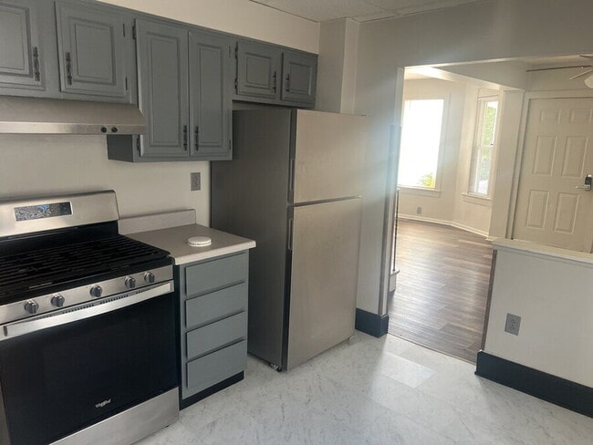 Building Photo - 3664 W 48th St