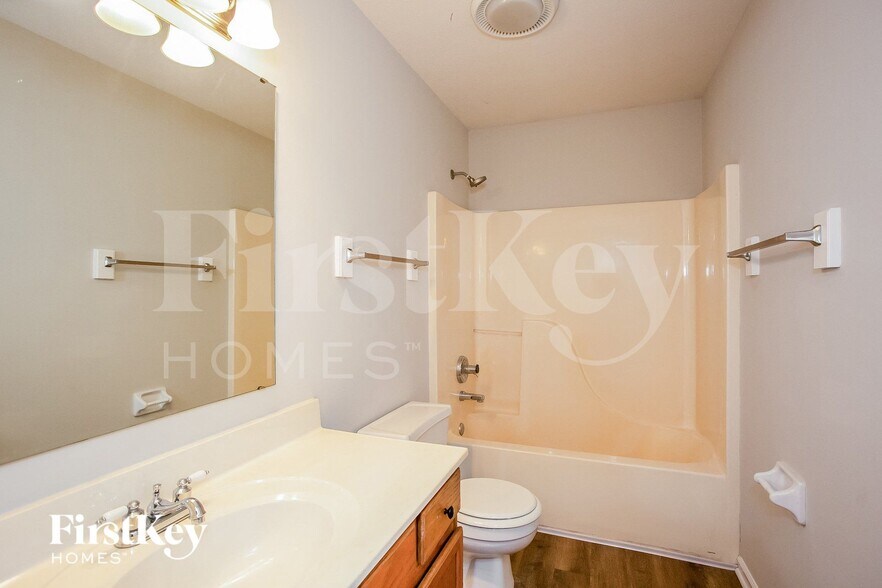 Building Photo - 7407 Bancaster Dr