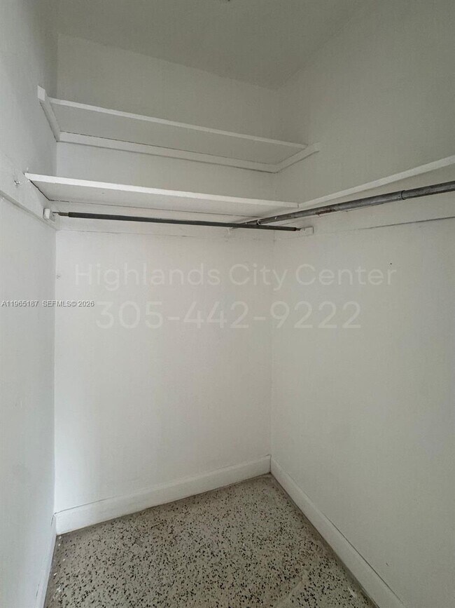 Building Photo - 1230 NW 8th Ct