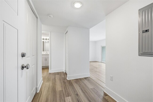 Building Photo - 554 Plaza Seville Ct