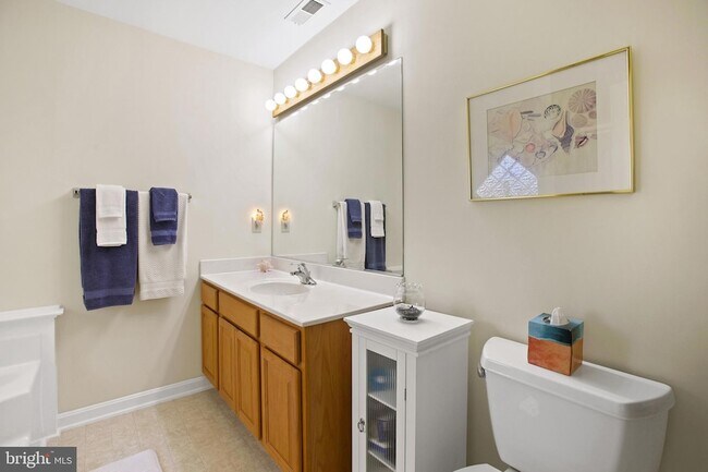 Building Photo - 6117 Riverview Dr