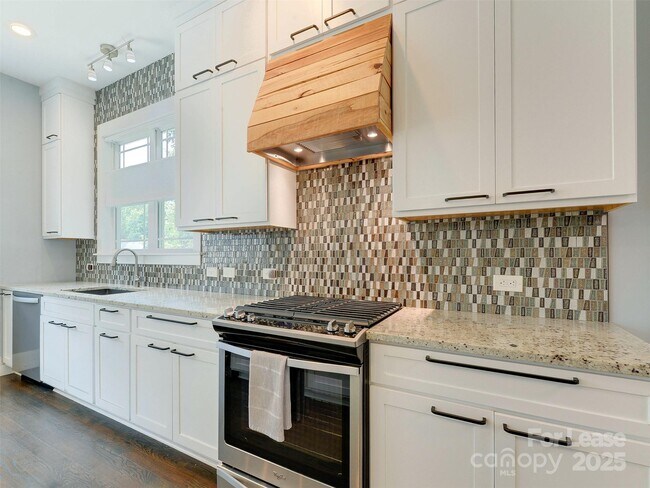 Building Photo - 3024 Yadkin Ave