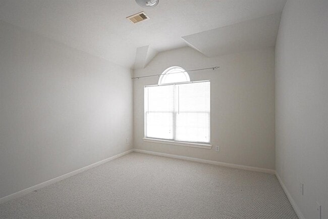 Building Photo - 13330 Vineyard Falls Dr