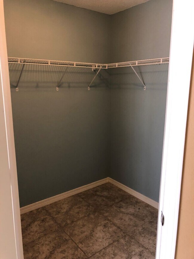 Building Photo - Available July 14, 2026 – 4 Bedroom Home in Navarre!