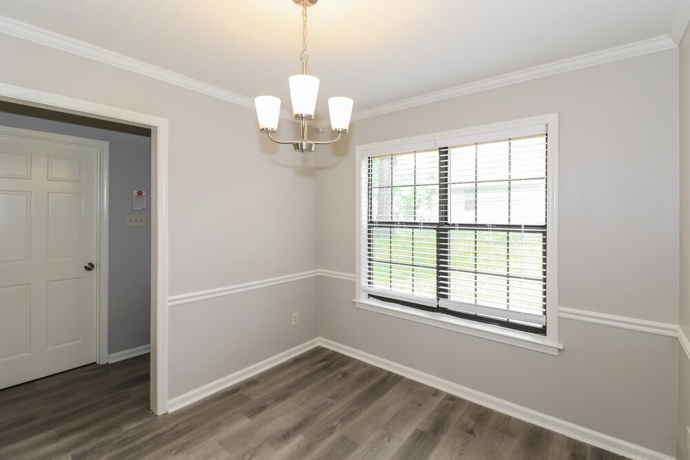 Building Photo - 5996 Lawnhill Dr