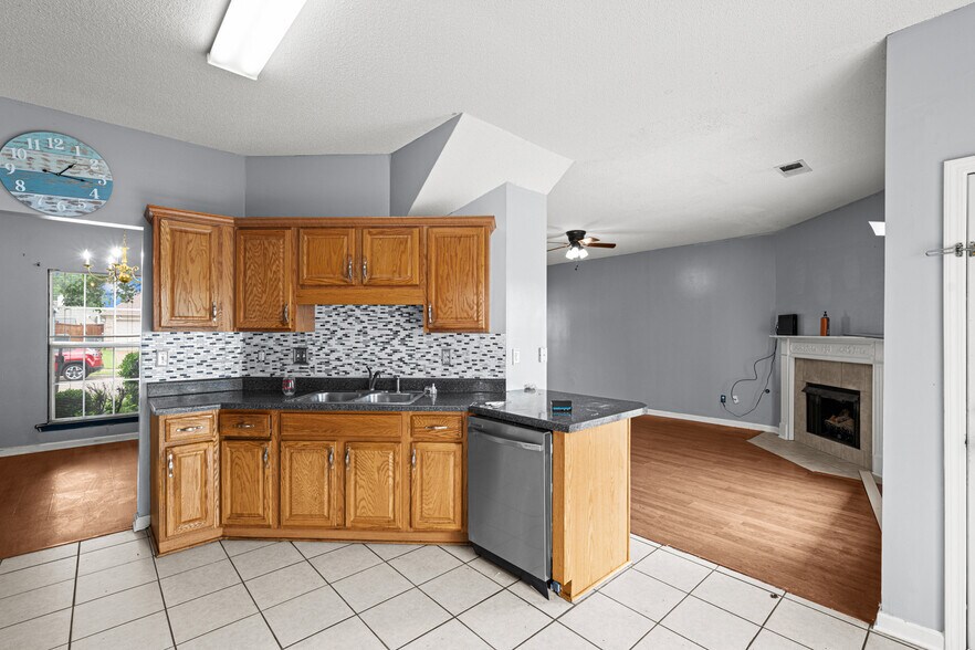Building Photo - 3903 Caprice Dr