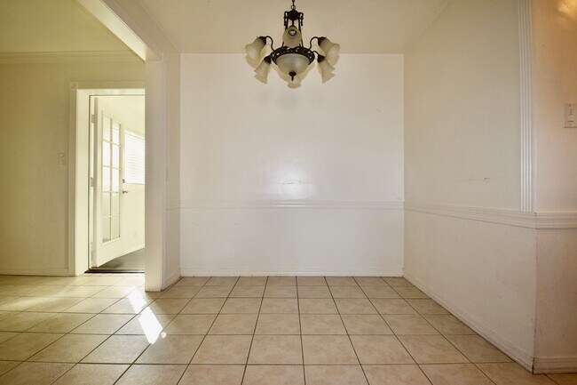 Building Photo - Cute 3 bedroom 2 bath Mesa home!