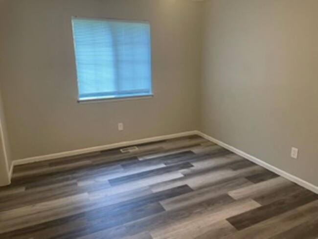 Building Photo - Updated 3 Bed/2 Bath Townhome Lee's Summit...