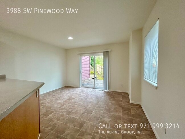 Building Photo - 3988 SW Pinewood Way