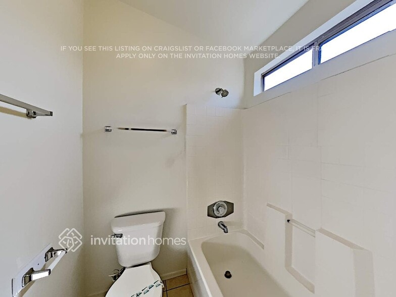 Building Photo - 1035 W 22nd Ave