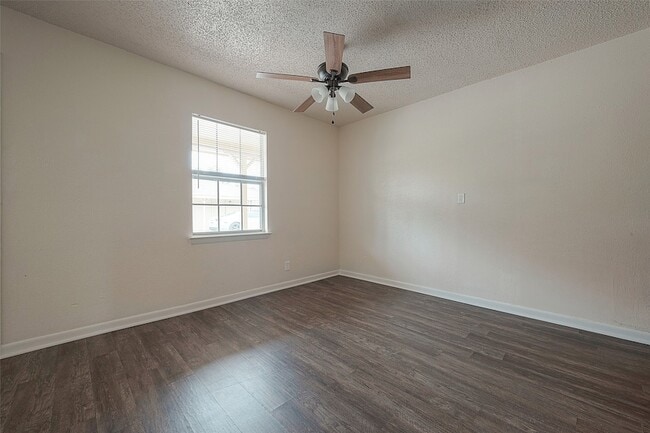 Building Photo - 8430 Round Rock Dr