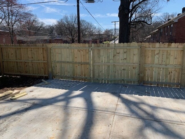 Building Photo - 628 Shelby Ave