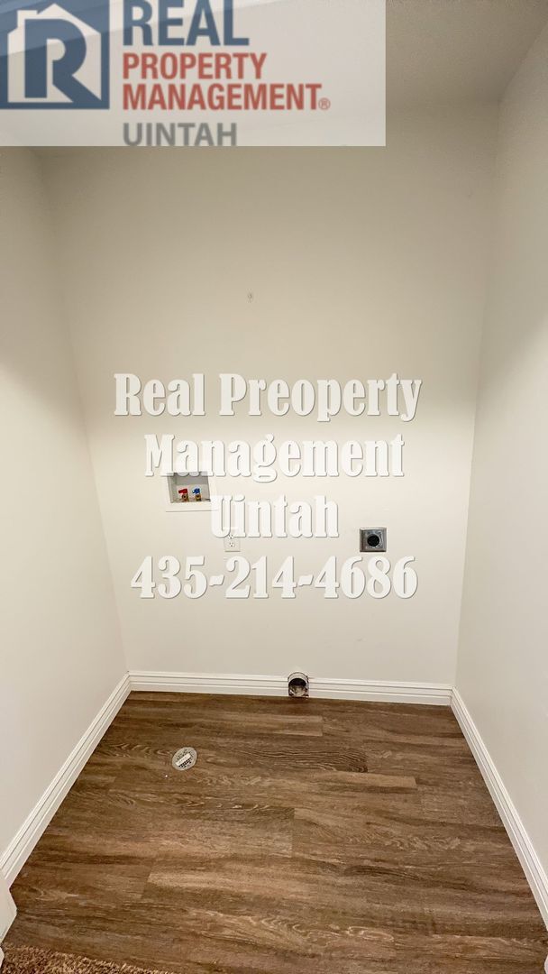 Building Photo - Cozy 3 Bedroom 2 1/2 Bath Condo