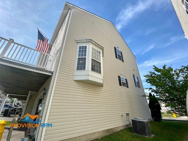 Building Photo - 1740 Theale Way