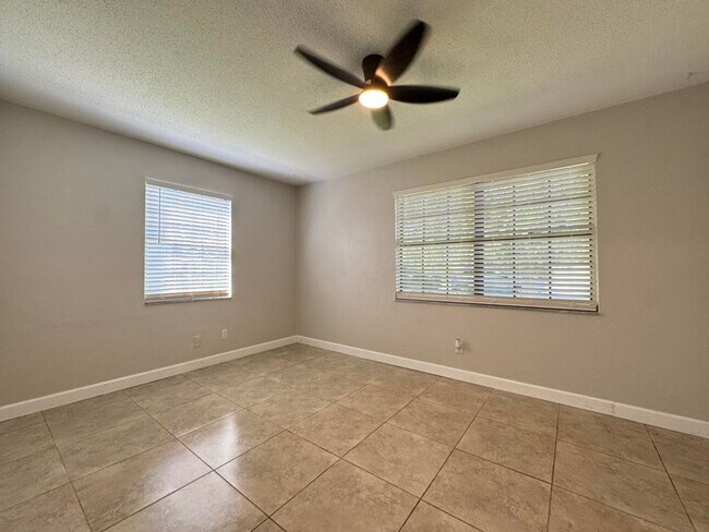 Building Photo - 2/1 Duplex in Holly Hill